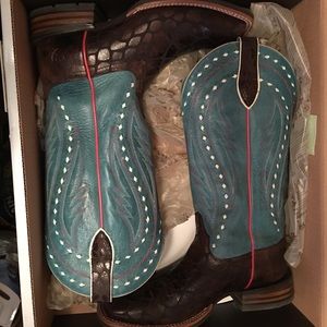 Ariat boots new in box size 9